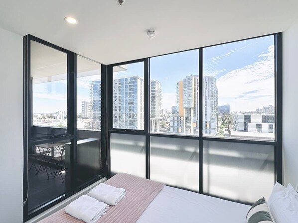 2 habitaciones, tabla de planchar con plancha, cuna de viaje y wifi 