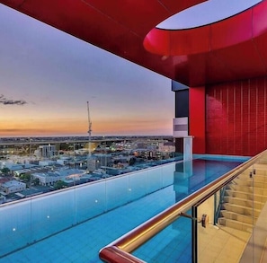 Pool - Charming 2 BR Apt Chinatown Pool Gym (Adelaide)