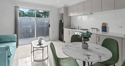 2b1b Adelaide Base Near Westfield