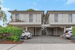 Exterior - 2b1b Adelaide Base Near Westfield (Oaklands Park)