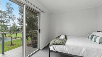 Fer et planche Ă repasser, Wi-Fi, draps fournis