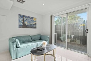 Televisión, oficina