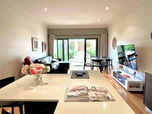 TV, offices - The 3 BR Charming North Adelaide Retreat (North Adelaide)