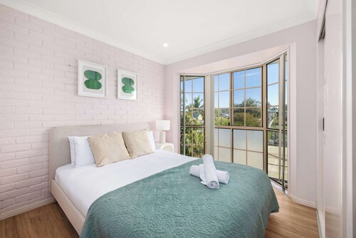 Pool & Tennis Court, 3BR Bright Mt Gravatt Retreat