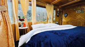 In-room safe, iron/ironing board, free WiFi - Bawli Treehouse (Jibhi)