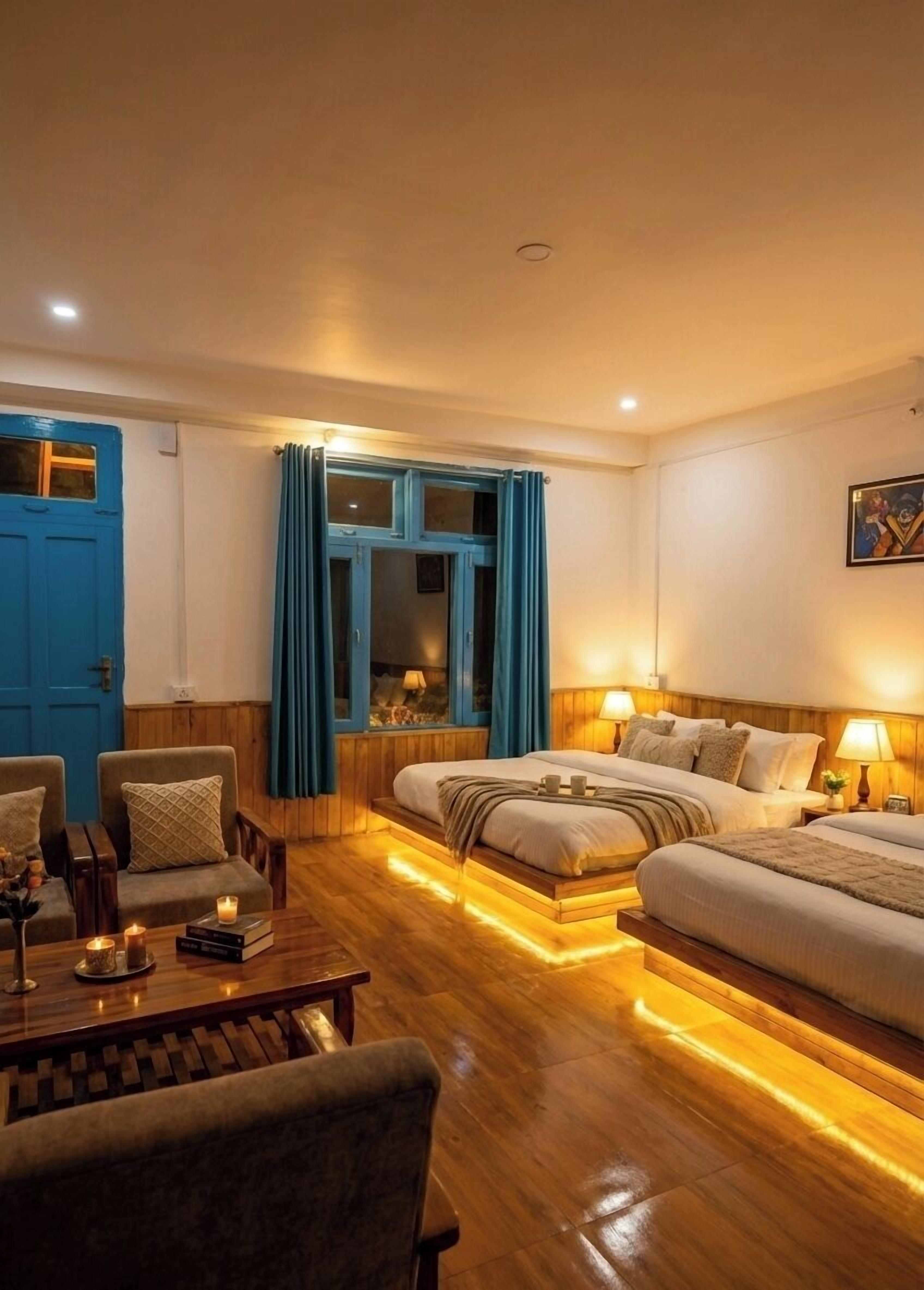 Standard Double Room | In-room safe, iron/ironing board, free WiFi, bed sheets