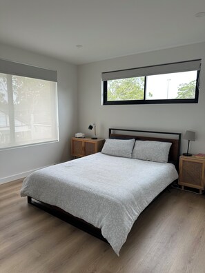 2 bedrooms, iron/ironing board, WiFi, bed sheets - Beautiful modern Sydney home with gorgeous outdoor space (Pagewood)