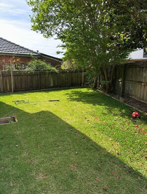 Property grounds - Beautiful modern Sydney home with gorgeous outdoor space (Pagewood)