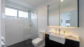 Apartment, Balcony, City View | Bathroom | Shower, hair dryer, towels, soap
