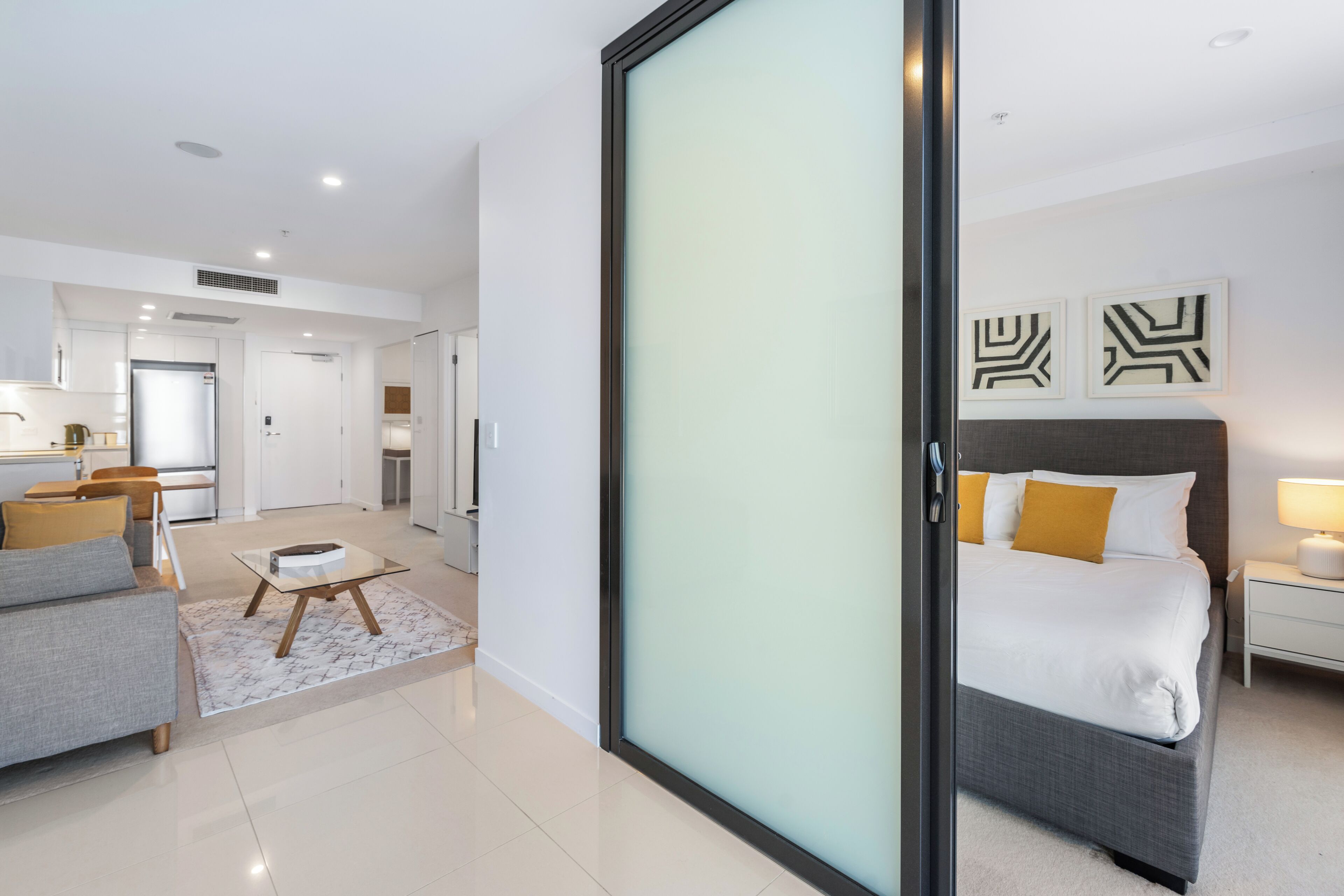 Departamento superior, vista al río | Área de sala de estar | Televisión 