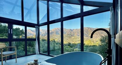 3-Bdr Riviera Luxury Retreat - Designer Interiors, Heated Pool & Mountain Views