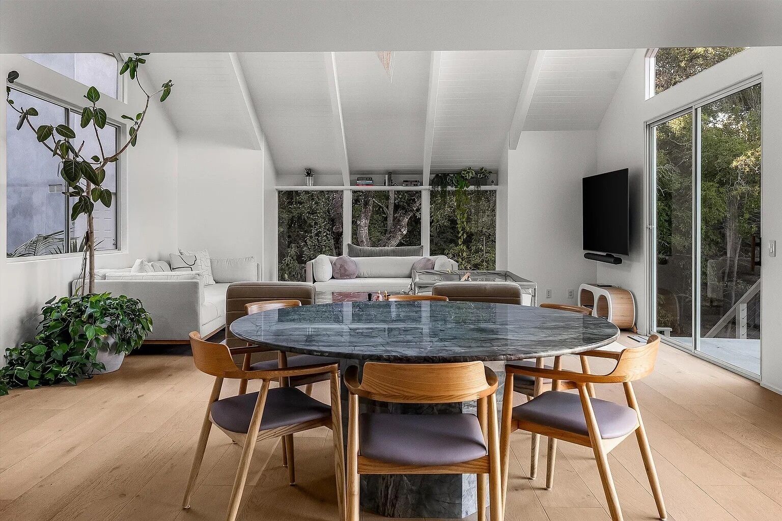 3-bdr Riviera Luxury Retreat - Designer Interiors, Heated Pool & Mountain Views - Santa Barbara, CA