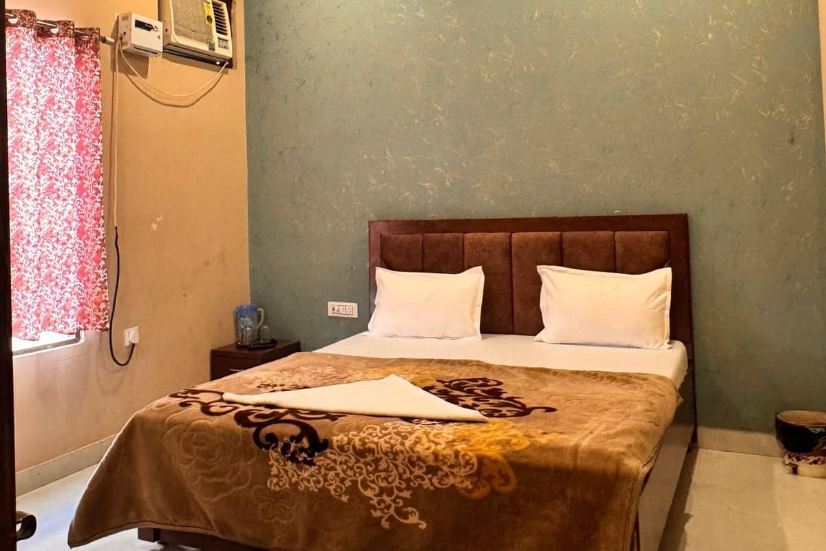 Luxury Room | Free rollaway beds, free WiFi, bed sheets