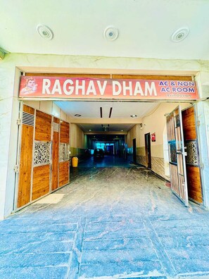 Exterior - Hotel Raghav Dham (Vrindavan)
