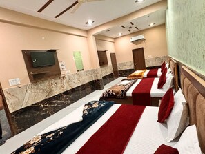 Quadruple Room | Free rollaway beds, free WiFi, bed sheets - Hotel Raghav Dham (Vrindavan)