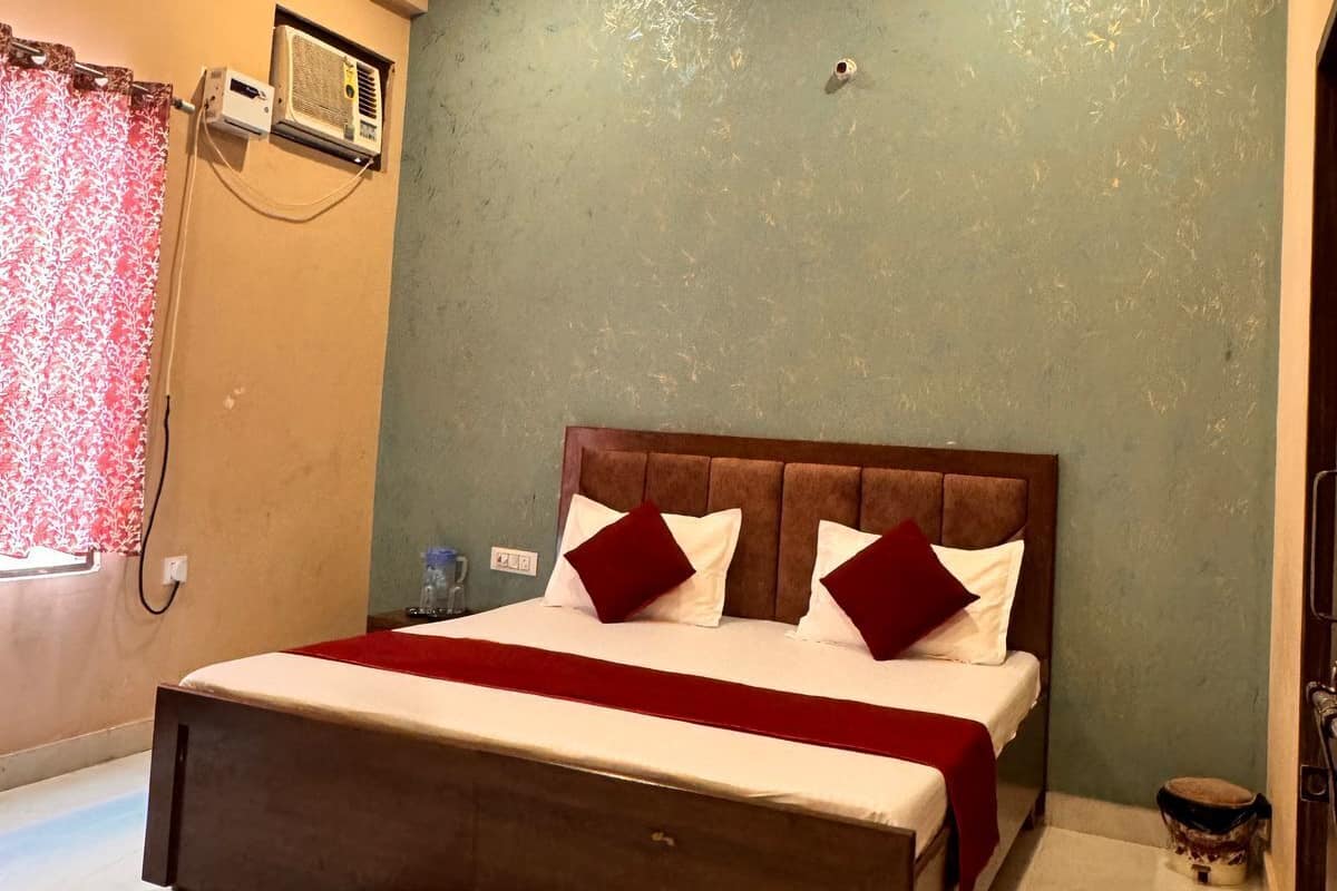 Deluxe Room | Free rollaway beds, free WiFi, bed sheets