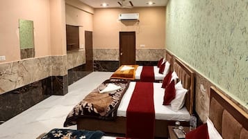 Camas plegables/adicionales gratuitas, wifi gratis y ropa de cama