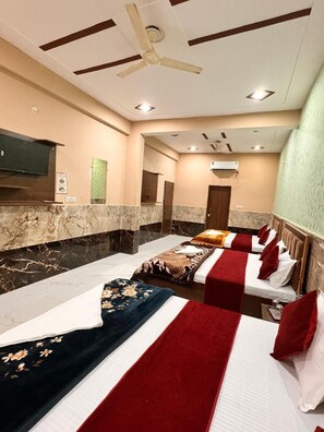 Quadruple Room | Free rollaway beds, free WiFi, bed sheets - Hotel Raghav Dham (Vrindavan)