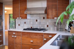 Private kitchen - Elegant Cypress Park Villa with Panoramic Ocean View (West Vancouver)