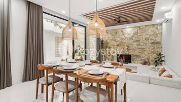 Villa, 3 Bedrooms, Pool View | Dining room