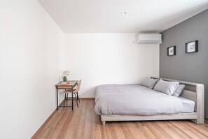 Tabla de planchar con plancha, cunas gratuitas y wifi gratis 