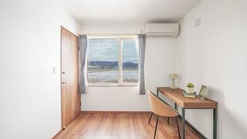 Tabla de planchar con plancha, cunas gratuitas y wifi gratis