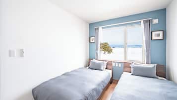 Een strijkplank/strijkijzer, gratis babybedden, gratis wifi, beddengoed