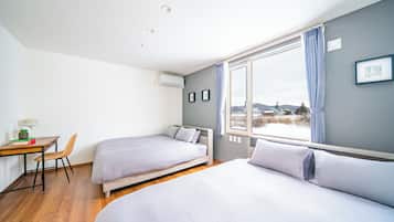 Een strijkplank/strijkijzer, gratis babybedden, gratis wifi, beddengoed