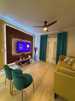Living area - Cozy 2BR2BA Family Condo-Resort Near Disney (Davenport)