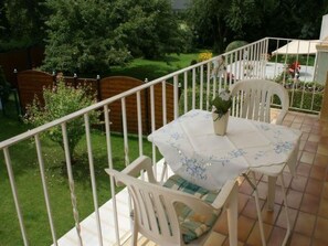 Outdoor dining - Fe.Wohnung Augsburg by Interhome (Augsburg)