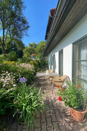 Outdoor dining - in Bad Elster mit Grill und Terrasse by Interhome (Bad Elster)