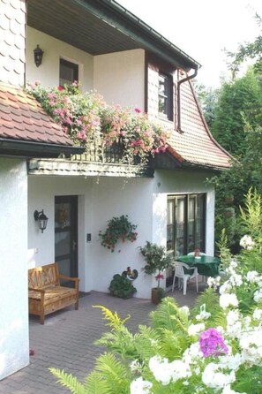 Outdoor dining - Appartement in Bad Elster mit Grill, Garten und Terrasse by Interhome (Bad Elster)