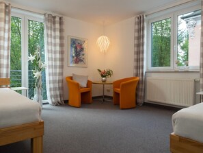 Internet - Wohnung in Mockritz mit Garten by Interhome (Dresden)