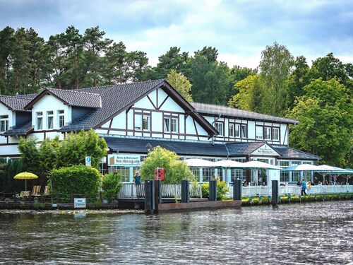 Yacht Overtime im Hafen der Marina Braunsbedra by Interhome
