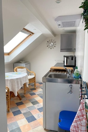 Fridge, microwave, oven, cookware/dishes/utensils - Siegmund by Interhome (Fischbach)