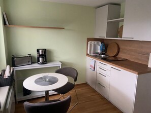 Fridge, microwave, oven, cookware/dishes/utensils