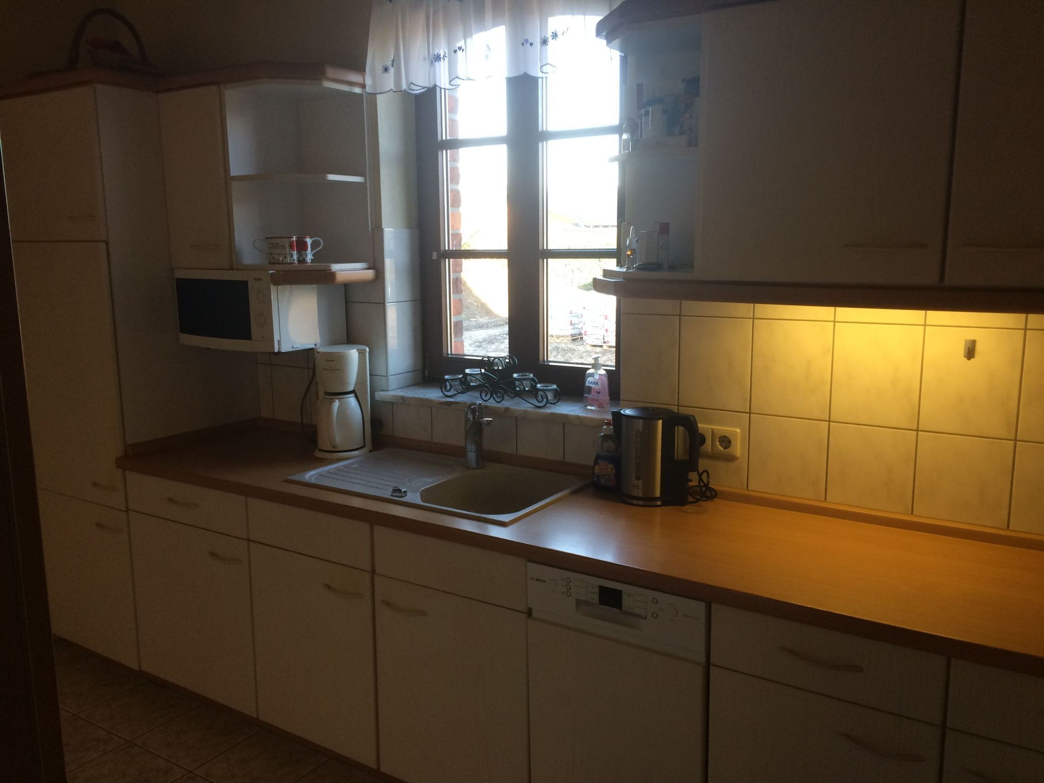 Réfrigérateur, micro-ondes, four, lave-vaisselle