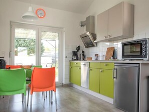 Refrigerador, lavavajillas y utensilios de cocina 