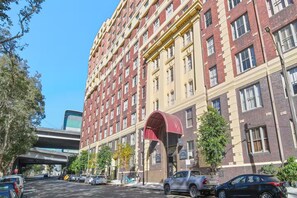 Exterior - Harbourside Apartment in Pyrmont • Premium amenities: Pool, Gym, Sauna & Parking (Pyrmont)