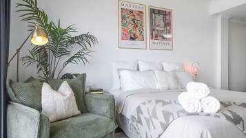 Iron/ironing board, free WiFi, bed sheets