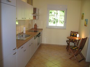 Kühlschrank, Mikrowelle, Ofen, Geschirrspüler