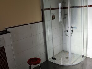 Bathroom - Modernisiertes Haus zwischen Stralsund und Barth by Interhome (Karnin)