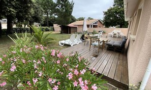 Terrace/patio - Villa With Garden and BBQ in Peaceful Setting (Soulac-sur-Mer)