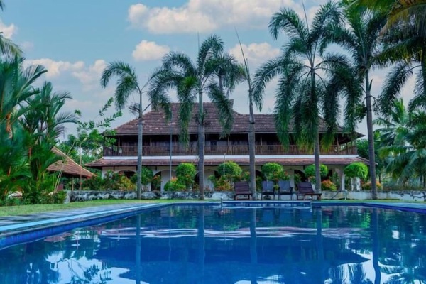 15 outdoor pools