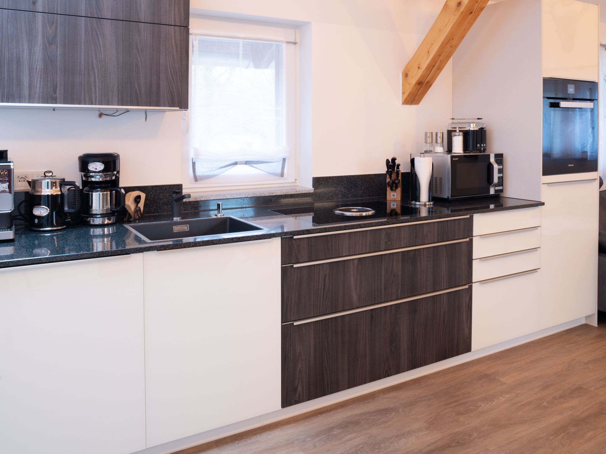 Kühlschrank, Mikrowelle, Ofen, Geschirrspüler