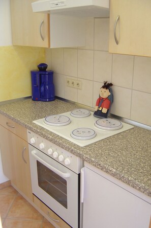 Fridge, microwave, oven, dishwasher - Appartement mit Terrasse by Interhome (Rangsdorf)