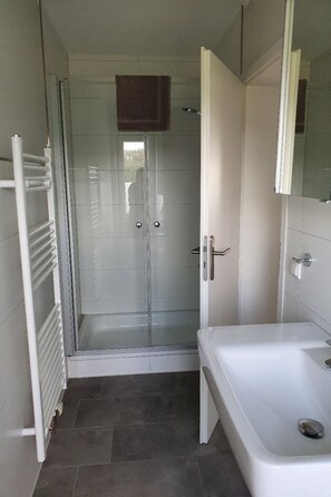 Bathroom - Seeadler für 2 mit Blick aufs Wasser by Interhome (Krummin)