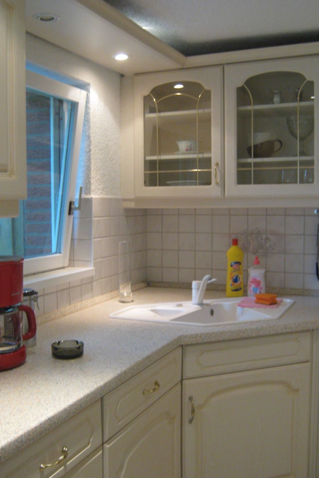 Kühlschrank, Ofen, Kochgeschirr/Geschirr/Besteck