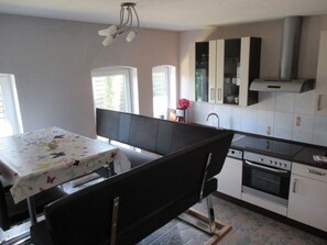 Kühlschrank, Mikrowelle, Ofen, Geschirrspüler