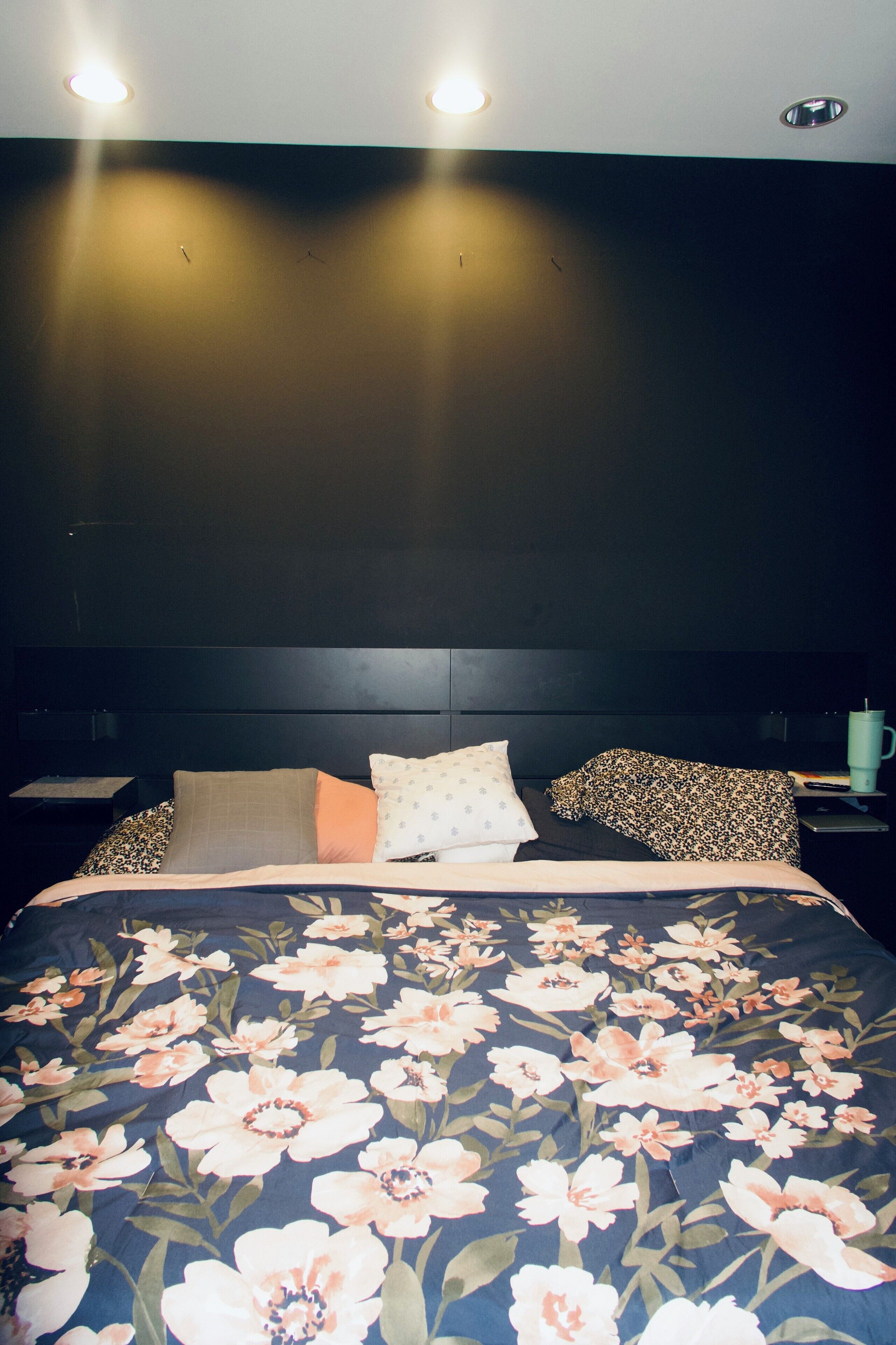 Iron/ironing board, internet, bed sheets